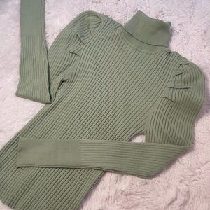 Fashion nova green turtleneck
